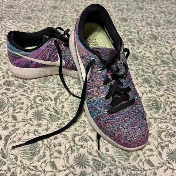 Nike LunarEpic Flyknit Low Fire Pink running shoes - Picture 1 of 11
